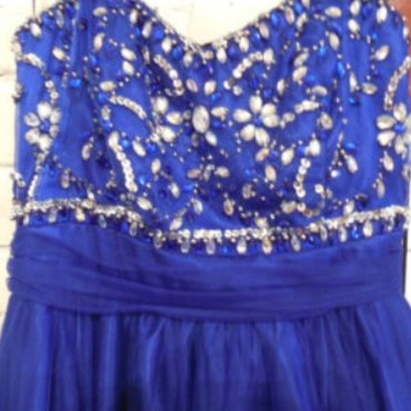 Beautiful Bee Darlin Gown - Picture 1 of 6